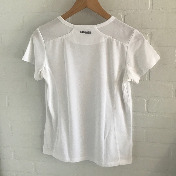 Columbia Women’s Tee White Titanium crew neck Breathable light Size S - Picture 1 of 6